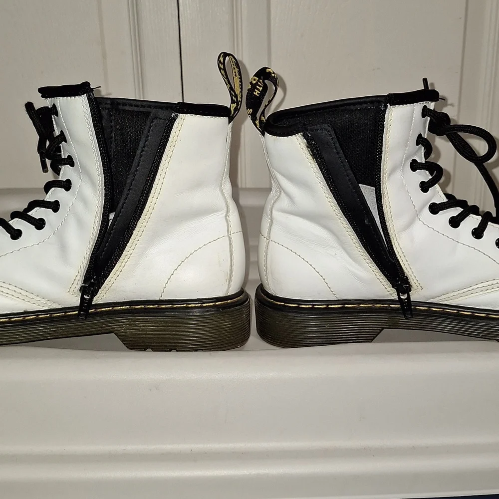Dr. Martens combat boot - 3 - white/black